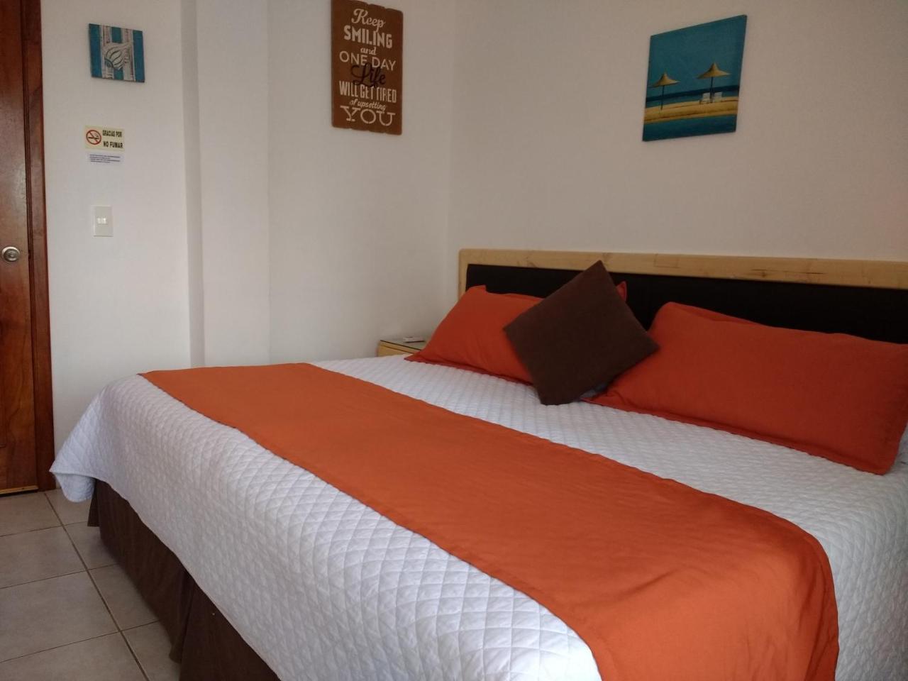 Drake Inn Puerto Villamil Bagian luar foto