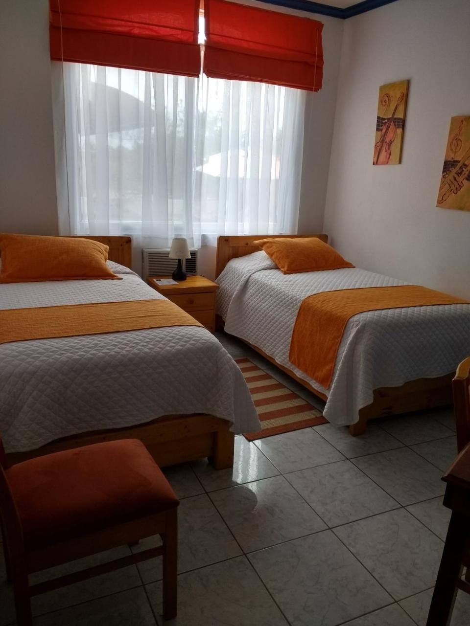 Drake Inn Puerto Villamil Bagian luar foto